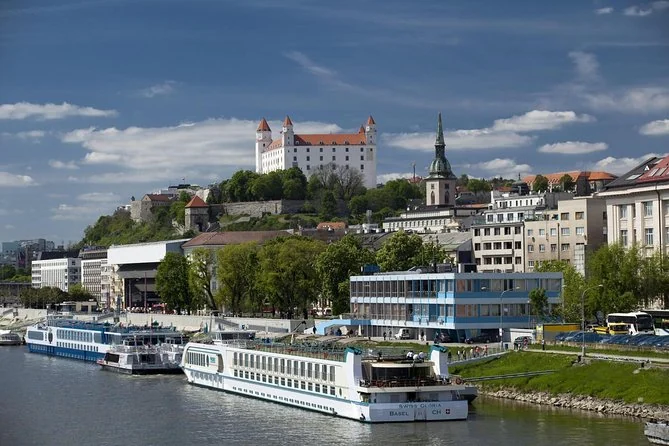 Bus Trip with Guided Walk & Lunch