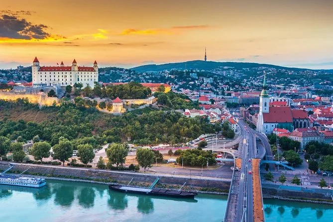 Tagesausflug nach Bratislava mit Donau-Katamaran